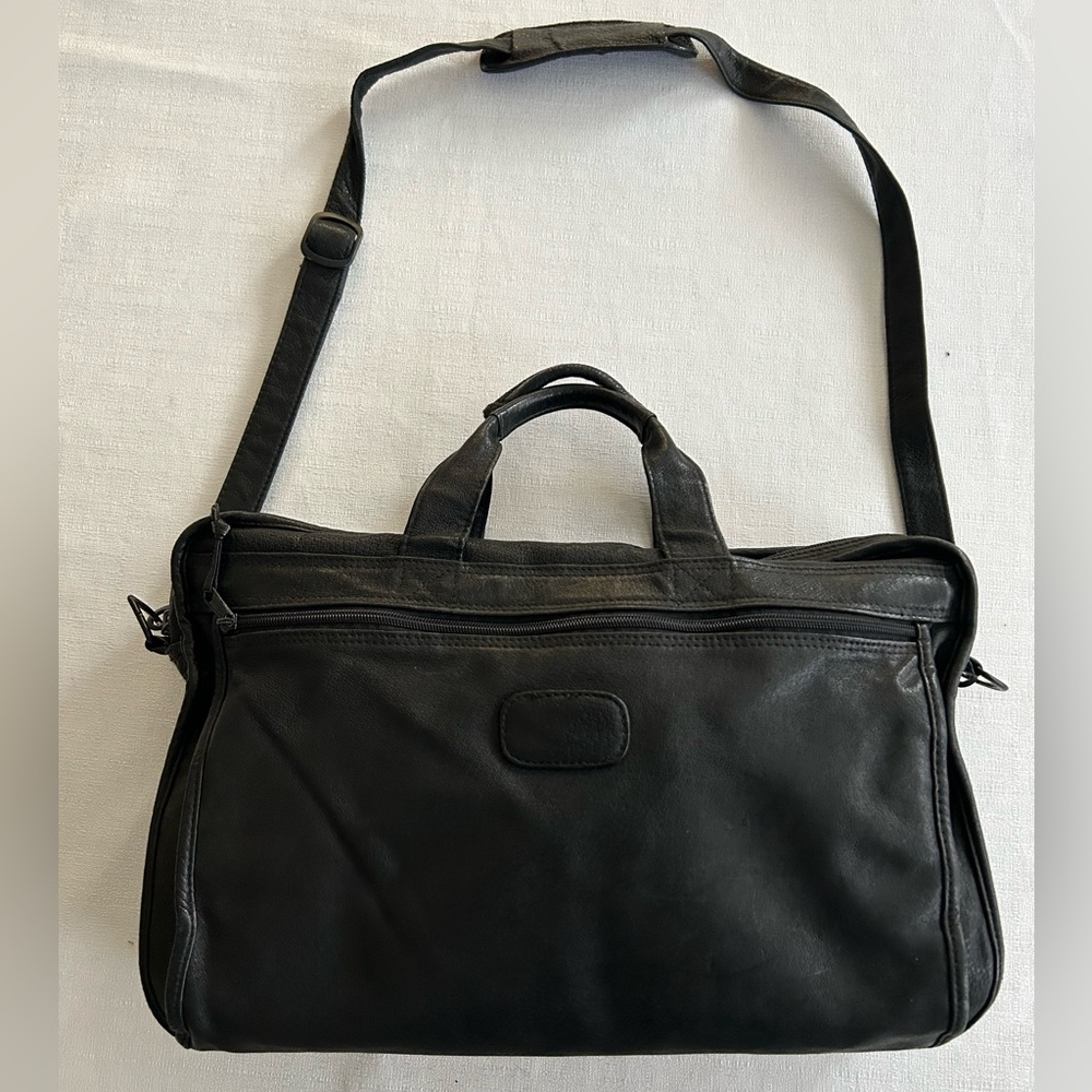 Vintage Wilson’s Leather Men’s Sacramento Briefcase.